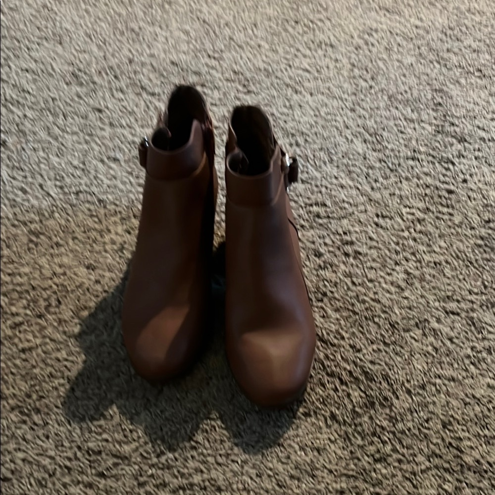 Toetos boots. Size 9.5